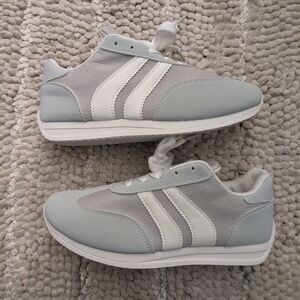 Women's Gray Faux Leather White Stripe Sneakers 5.5 New